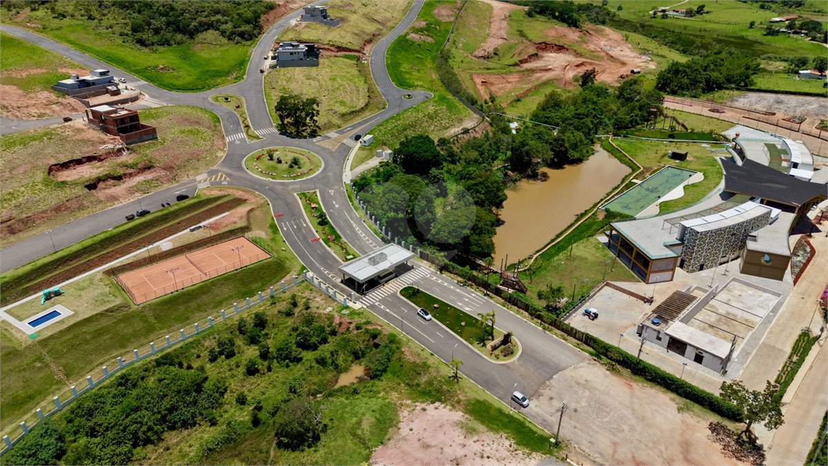Casa térrea 3 dormitórios (3 suítes), espaço gourmet, piscina, 2 vagas garagem, condomínio fechado com ampla área lazer