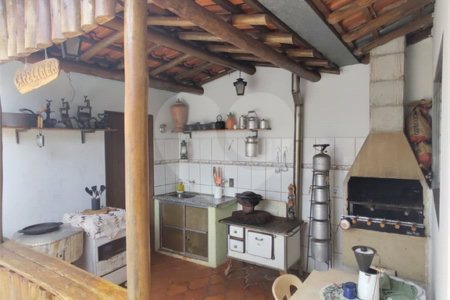 Casa à venda com 3 quartos, sendo 1 suíte, em Parque Laranjeiras, Araraquara, SP