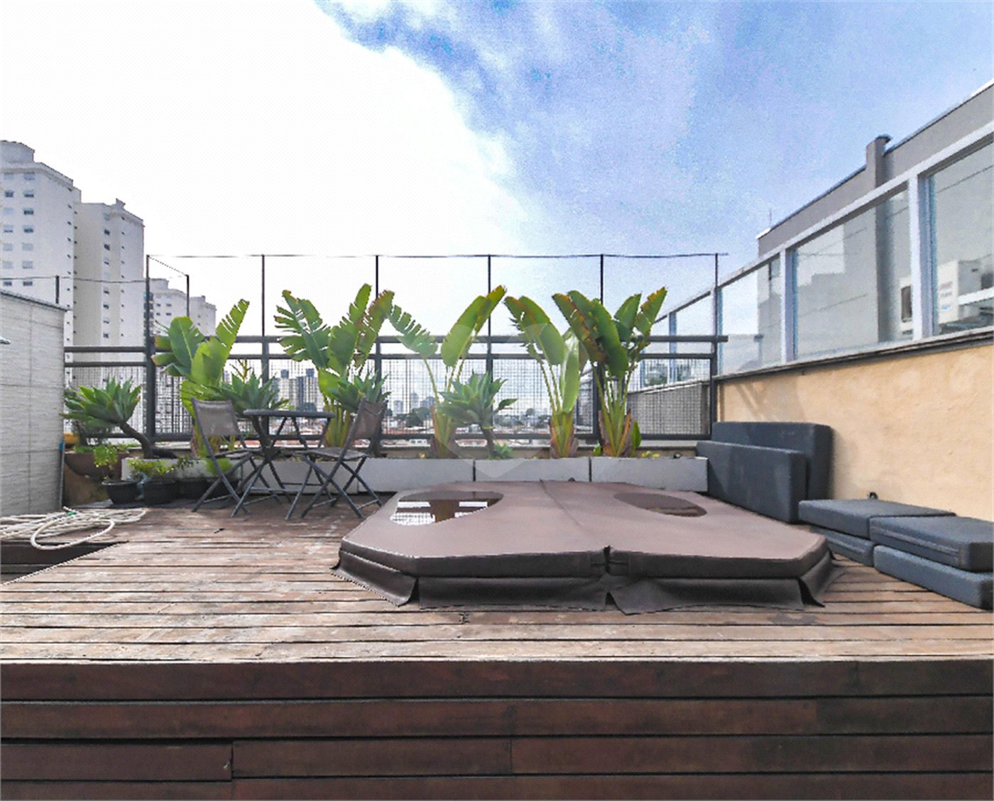 Duplex à venda com 4 quartos, sendo 3 suítes, em Bosque da Saúde, São Paulo, SP