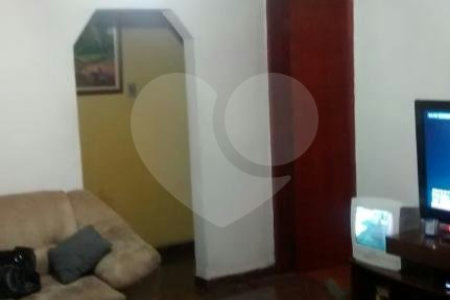 Casa à venda com 4 quartos, sendo 1 suíte, em Parque Vitória, São Paulo, SP