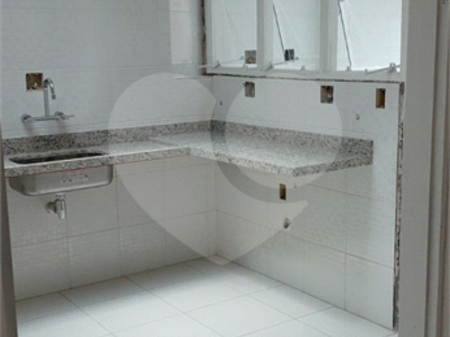 Sobrado à venda com 3 quartos, sendo 2 suítes,  em Vila Paulicéia, São Paulo, SP