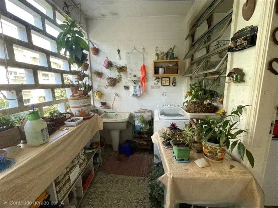 Apartamento à venda com 4 quartos, sendo 1 suíte, em Lagoa, Rio de Janeiro, RJ
