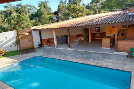 Casa à venda ou para alugar com 5 quartos, sendo 1 suíte, em Cumbari, Mairiporã, SP