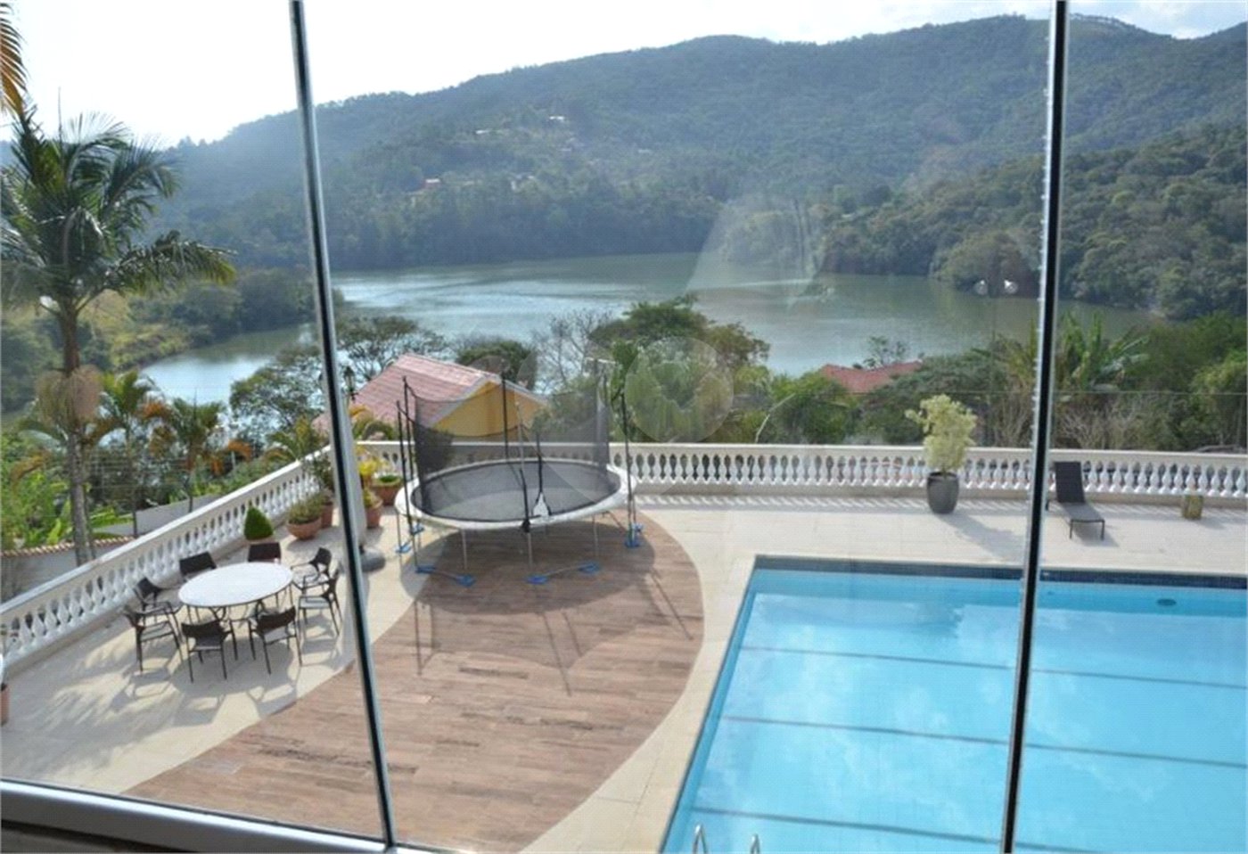 Casa à venda com 8 quartos, sendo 5 suítes, em Serra da Cantareira, Mairiporã, SP