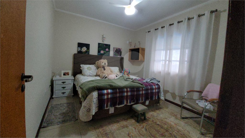 Sobrado à venda com 4 quartos, sendo 2 suítes, no Centro, Mairiporã, SP