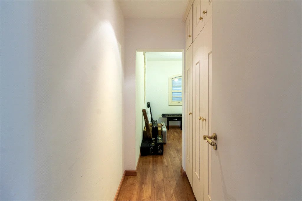 Casa à venda com 4 quartos, sendo 2 suítes, no condomínio Vila das Flores, São Paulo - SP