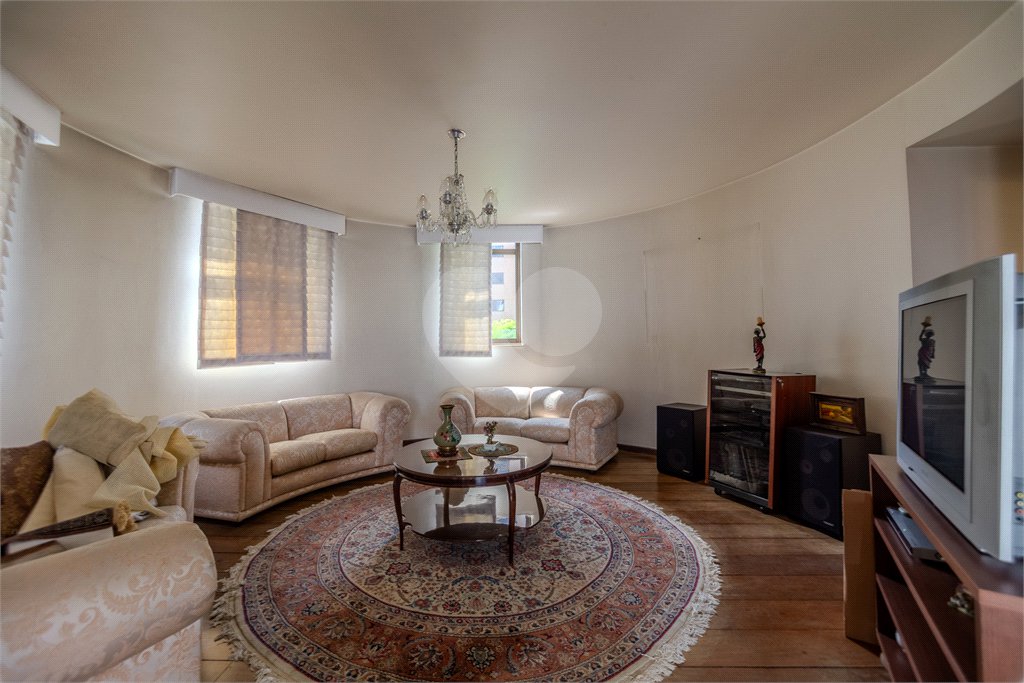 Apartamento à venda com 3 suítes em Moema, São Paulo, SP