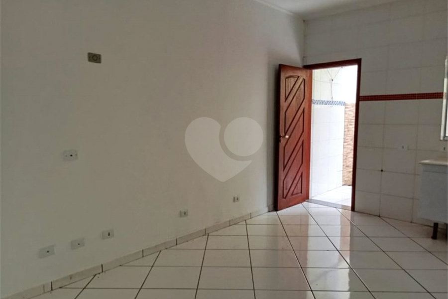 Sobrado à venda com 3 quartos, sendo 1 suíte, em Jardim Las Vegas, Santo André, SP