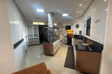 Casa à venda com 3 suítes no condomínio Residencial Chácara Ondina, Sorocaba - SP