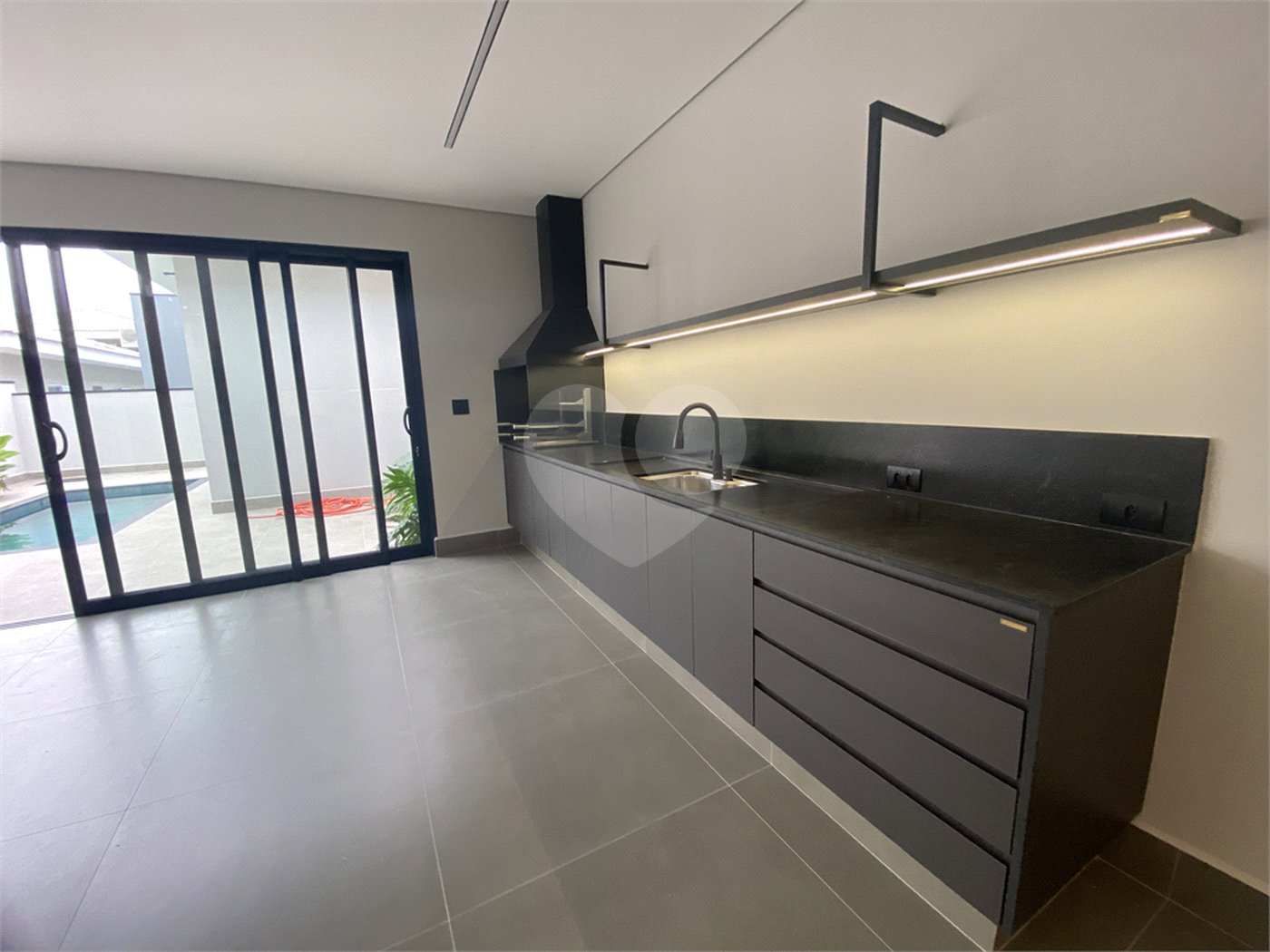 Casa à venda com 3 suítes no condomínio Portal dos Bandeirantes, Salto - SP