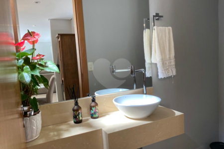 Casa à venda com 4 quartos, sendo 2 suítes, no condomínio Residencial Vila Lagos, São Paulo - SP