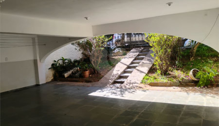 Casa à venda com 3 quartos, sendo 1 suíte,  no Centro, Mairiporã, SP