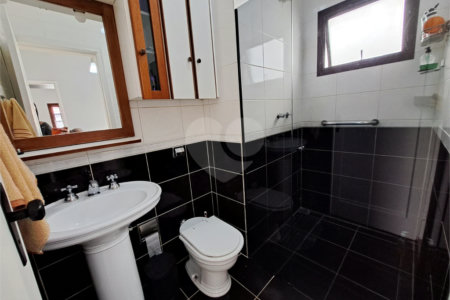 Sobrado à venda com 3 quartos, sendo 1 suíte, em Vila Gomes Cardim, São Paulo, SP