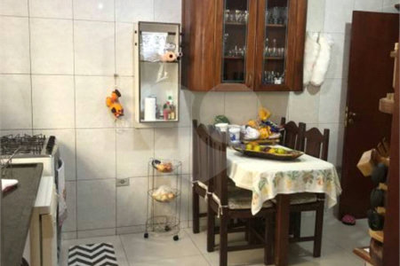 Casa à venda com 4 quartos, sendo 2 suítes,  no condomínio Altos da Serra 1, São José dos Campos - SP