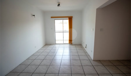Apartamento à venda com 3 quartos, sendo 1 suíte,  no Centro, São Roque, SP