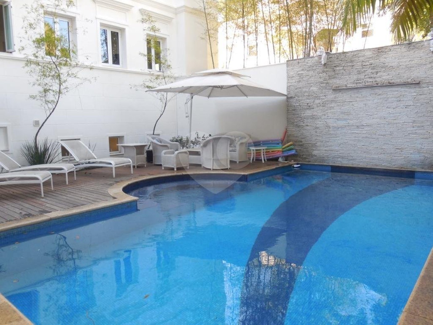 Casa à venda ou para alugar com 4 suítes no condomínio Villa Imperial, São Paulo - SP