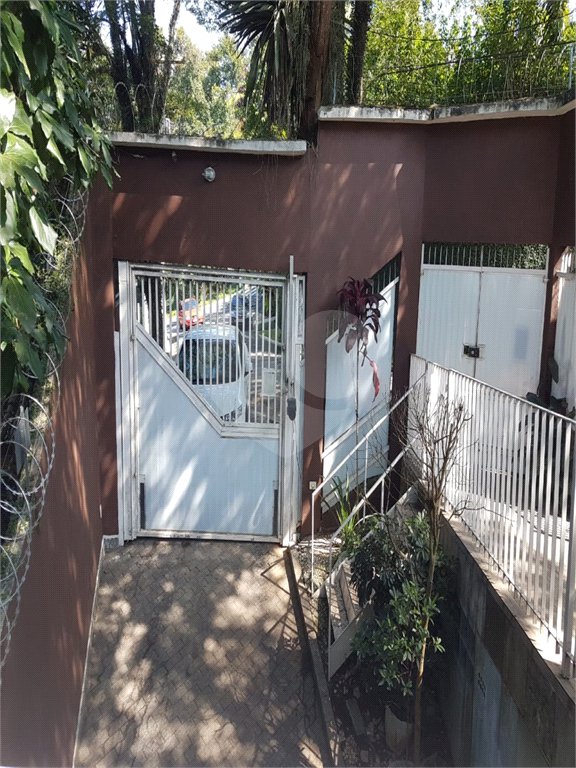 Casa à venda com 4 quartos, sendo 2 suítes, no condomínio Ibiratiba, São Paulo - SP