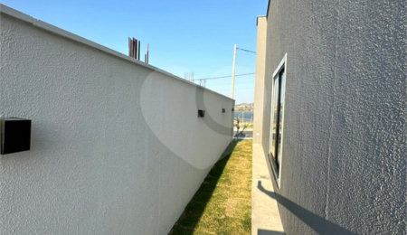Casa em condomínio à venda com 3 quartos, sendo 1 suíte,  em Nova São Pedro, São Pedro da Aldeia, RJ