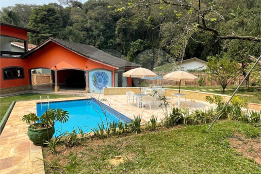 Casa à venda ou para alugar com 4 suítes no condomínio Alpes da Cantareira, Mairiporã - SP