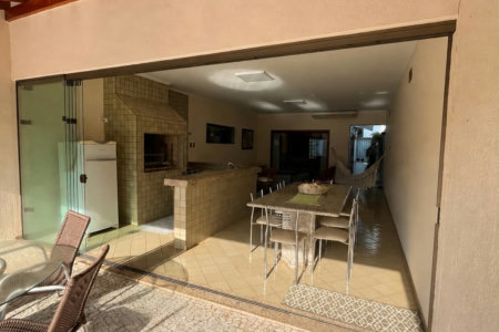 Casa à venda com 3 quartos, sendo 1 suíte,  em Santos Dumont, Três Lagoas, MS