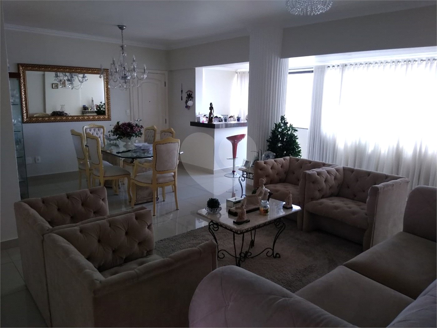Apartamento à venda com 3 quartos, sendo 1 suíte,  em Vila Vitória, Mogi das Cruzes, SP