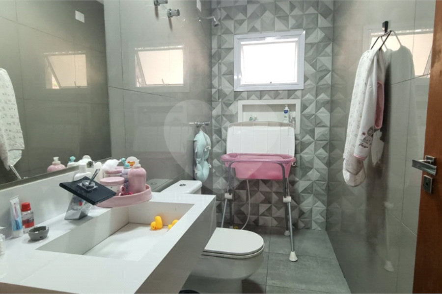 Casa à venda com 4 quartos, sendo 2 suítes,  no condomínio Sausalito, Mairiporã - SP