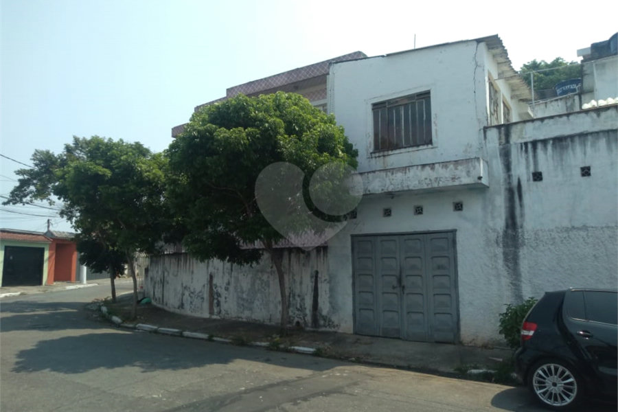 Sobrado à venda com 3 quartos em Vila Nivi, São Paulo, SP