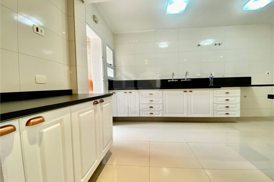 Sobrado à venda com 4 quartos, sendo 3 suítes, em Vila Ester (zona Norte), São Paulo, SP