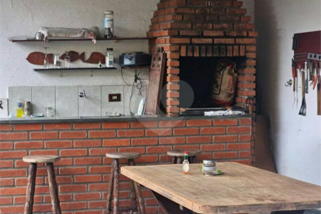 Casa Térrea à venda com 3 quartos, sendo 1 suíte, no Centro, Poá, SP