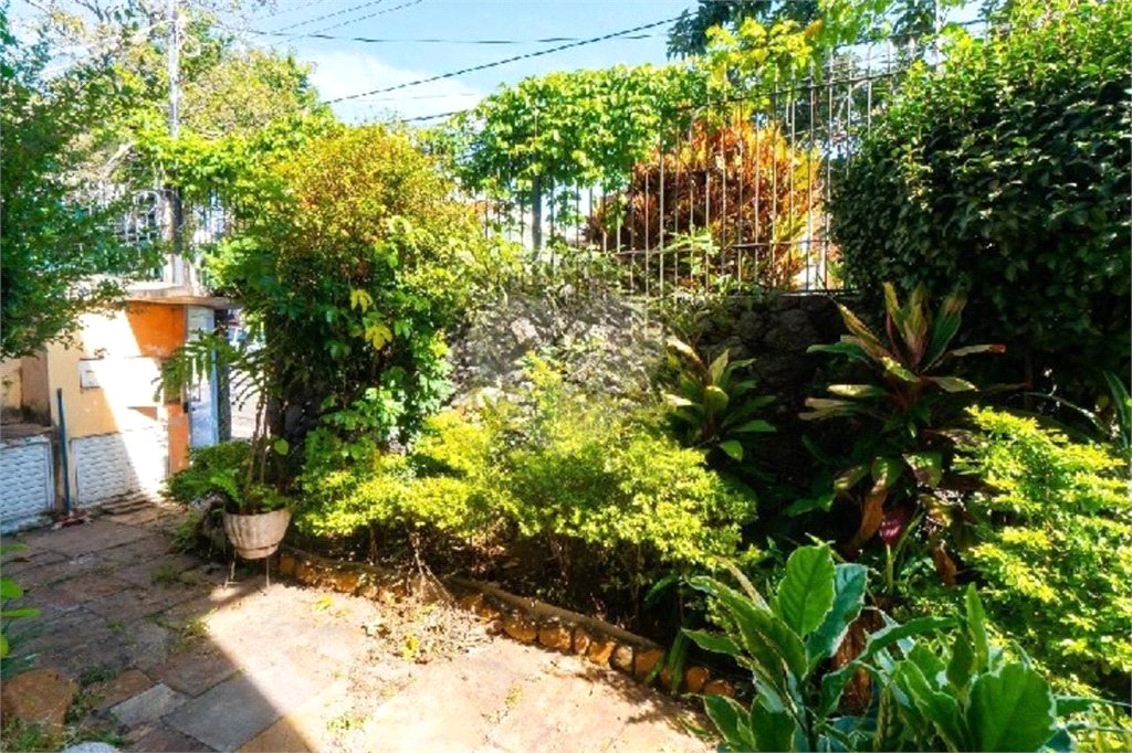 Sobrado à venda com 4 quartos, sendo 1 suíte,  em Parque Jabaquara, São Paulo, SP