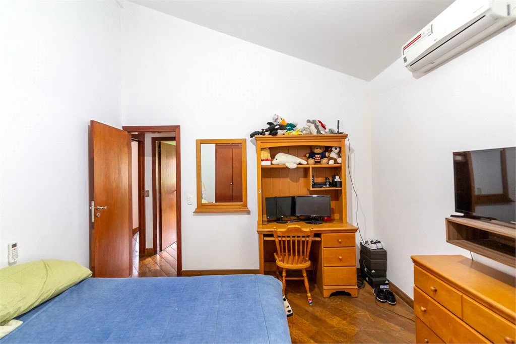 Casa à venda com 4 quartos, sendo 2 suítes, em Brooklin Paulista, São Paulo, SP
