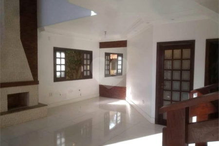 Casa à venda com 4 quartos, sendo 1 suíte,  em Vila Suissa, Mogi das Cruzes, SP