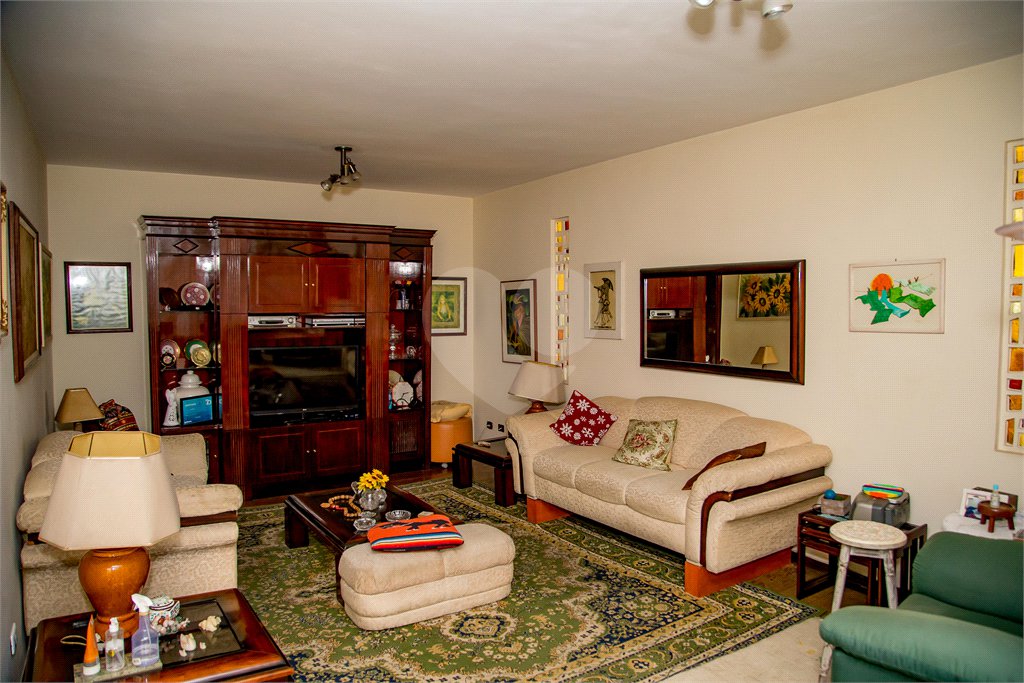 Casa à venda com 7 quartos, sendo 1 suíte, em Jardim Paulistano, São Paulo, SP