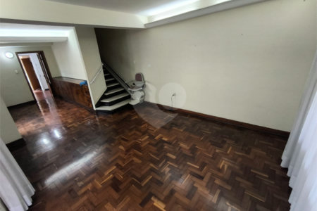 Sobrado à venda com 5 quartos, sendo 1 suíte, em Jardim Trussardi, São Paulo, SP