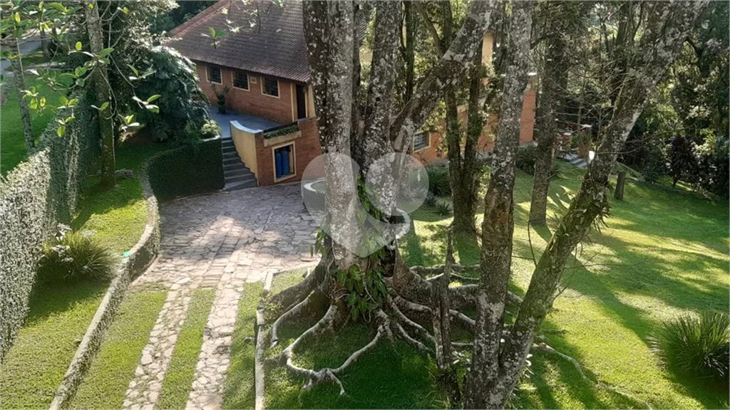 Casa à venda com 3 quartos, sendo 1 suíte, no condomínio Jardim da Monntanha II, Mairiporã - SP