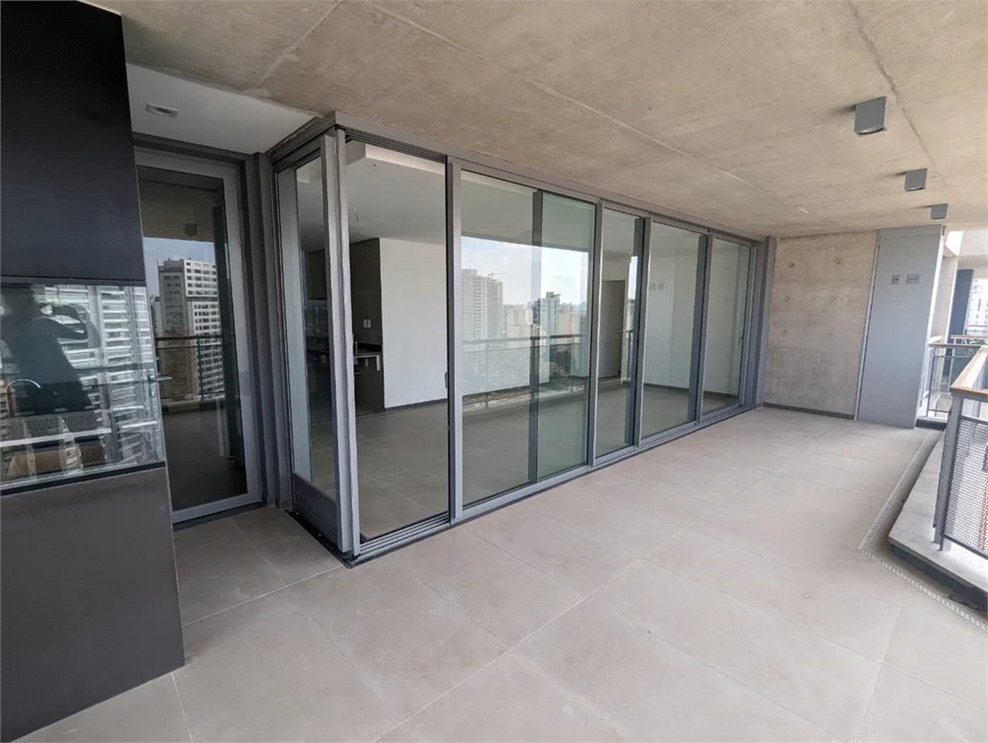 Apartamento à venda com 3 quartos, sendo 2 suítes, em Jardim das Acácias, São Paulo, SP