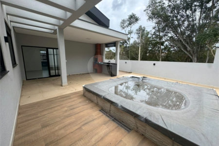 Casa à venda com 3 quartos, sendo 1 suíte, no condomínio Jardim Laguna, Indaiatuba - SP