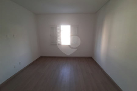 Sobrado à venda com 4 quartos, sendo 3 suítes, em Vila Paulicéia, São Paulo, SP