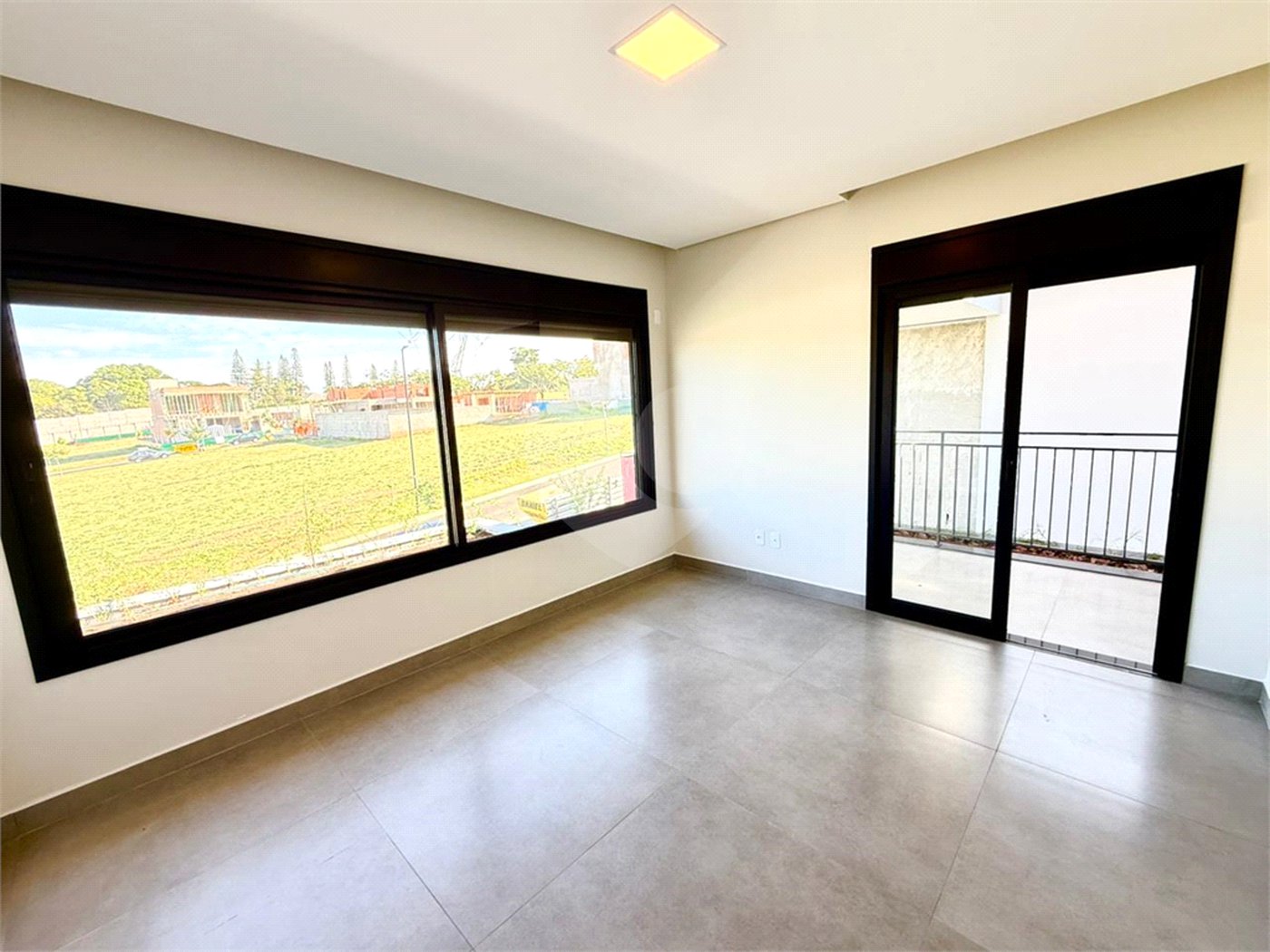 Casa à venda com 3 suítes no condomínio Villa Sapezal, Indaiatuba - SP