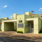 Casa à venda com 3 quartos, sendo 1 suíte,  no condomínio Maison Vert, Várzea Grande - MT