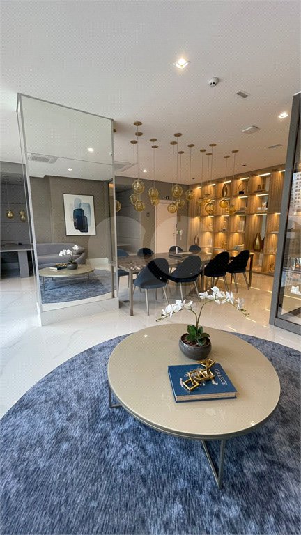 Apartamento mobiliado no Planalto Paulista com 1 dormitório e varanda.