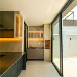 Casa Térrea Evidências - Indaiatuba/SP - R$ 1.950.000,00 - Área Total 307,33 m² - Área Construída 201,90 m² - TÉRREA - 03 suítes sendo a master com closet; Escritório; Lavabo; Cozinha com cooktop, forno, micro-ondas e coifa; Móveis planejados na hall de entrada, sala, escritório, cozinha, gourmet, s