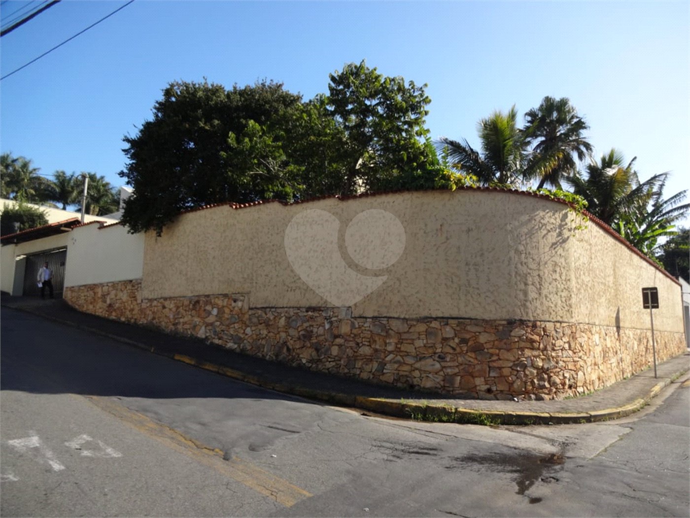 Casa à venda com 5 quartos, sendo 2 suítes,  em Vila Oliveira, Mogi das Cruzes, SP
