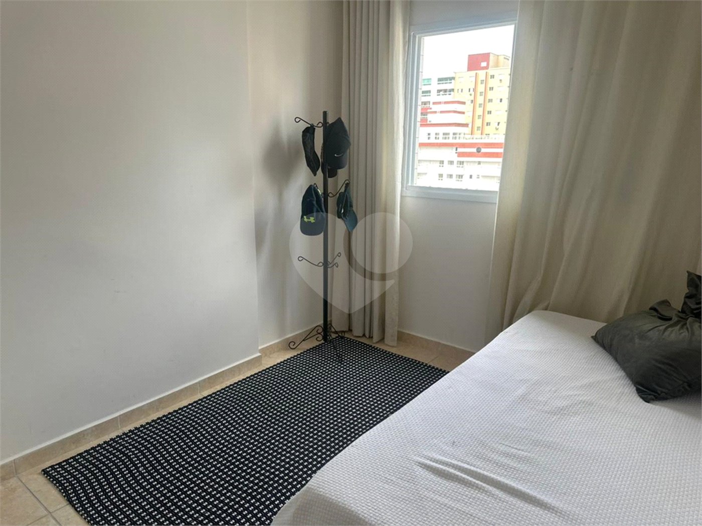 Apartamento à venda ou para alugar com 2 quartos, sendo 1 suíte,  em Guilhermina, Praia Grande, SP
