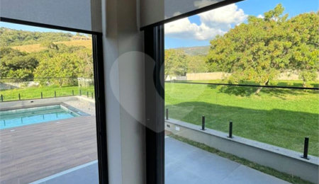 Casa à venda com 3 suítes no condomínio Residencial Granville, Atibaia - SP