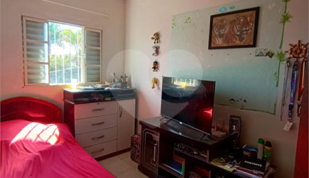 Casa à venda com 4 quartos, sendo 1 suíte,  no condomínio Shangri-la, Atibaia - SP