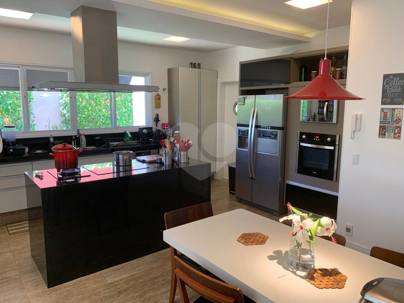 Casa à venda com 5 quartos, sendo 3 suítes, no condomínio Residencial Saint German, Araçoiaba da Serra - SP