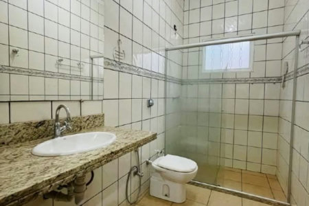 Casa para alugar com 3 quartos, sendo 1 suíte, em Colinos, Três Lagoas, MS
