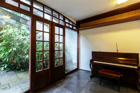 Casa à venda com 4 quartos, sendo 1 suíte, em Jardim das Bandeiras, São Paulo, SP