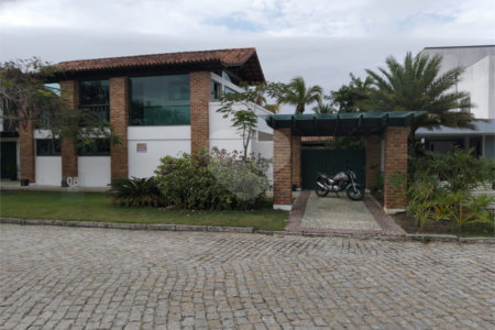 Casa em condomínio à venda com 3 quartos, sendo 2 suítes, em Portinho, Cabo Frio, RJ